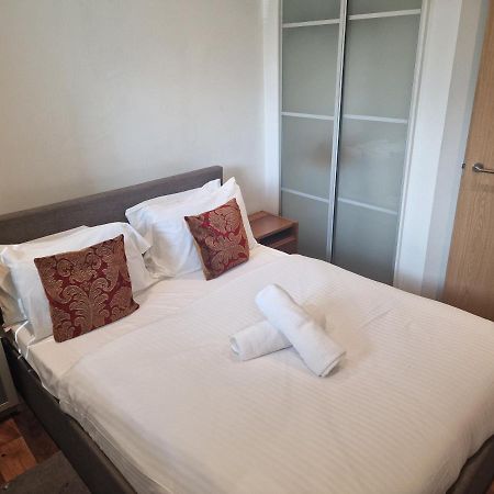 Immaculate 1-Bed Apartment In لندن المظهر الخارجي الصورة